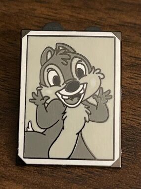 2011 DISNEY CHIP DALE BLACK WHITE SNAPSHOT PHOTO PICTURE PIN LIMITED CHIPMUNK